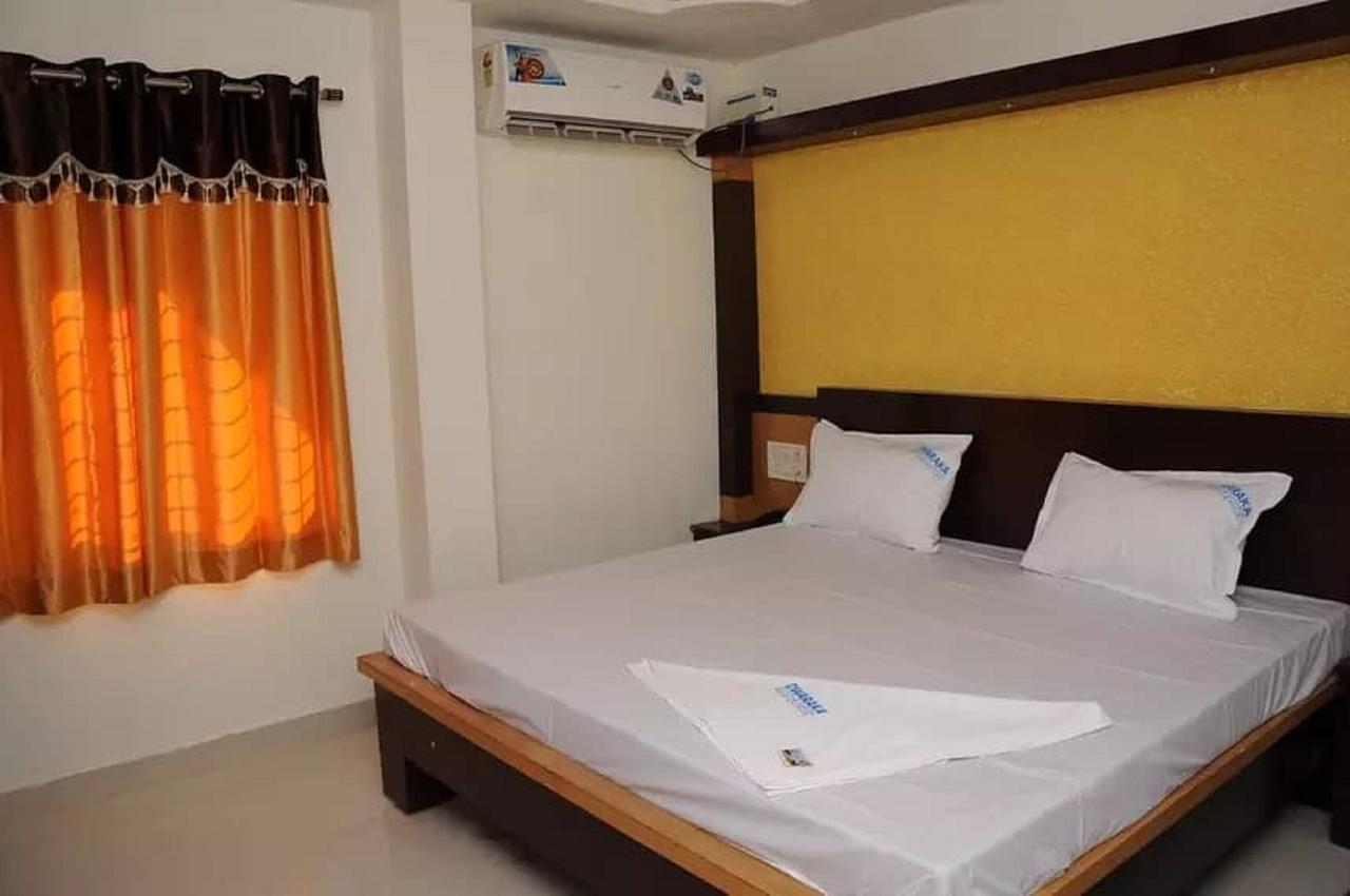 Отель Dwaraka Residency Какинада Экстерьер фото